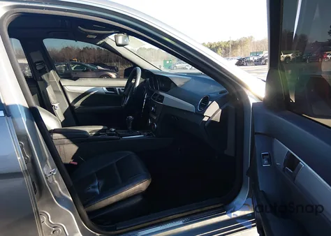 2014 Mercedes-Benz C 300 Sport 4Matic из США, поврежденный, VIN WDDGF8AB9ER319871